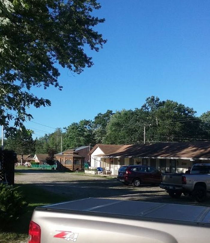 Great Escape Motor Lodge (Redwoood Motor Lodge) - Web Listing (newer photo)